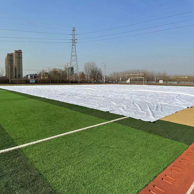 Lonas e coberturas para campos de beisebol e softbol