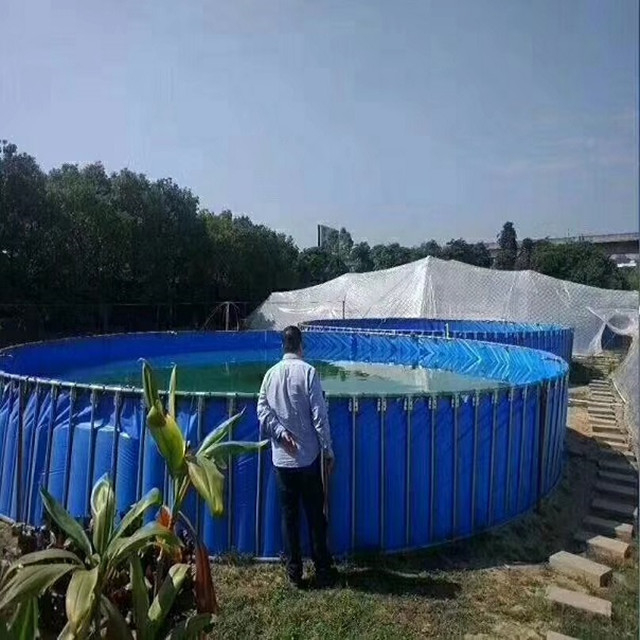 Tanque de pesca com estrutura dobrável